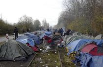 شاهد: المهاجرون في كاليه الفرنسية مصممون على الوصول إلى المملكة المتحدة رغم المخاطر والمآسي