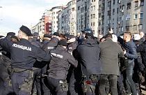 Auseinandersetzungen zwischen der Polizei und Demonstrierenden in Belgrad