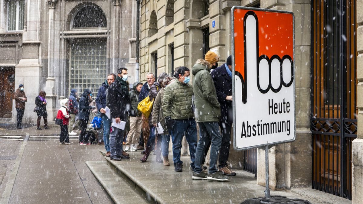 A svájciak többsége a járványellenes intézkedések mellé állt 