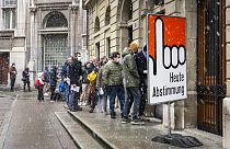Covid-19-Referendum: Schweizer stimmen für 3G-Nachweis