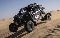 Der US-Amerikaner Austin Jones rast während der Dakar 2020 durch die Wüste