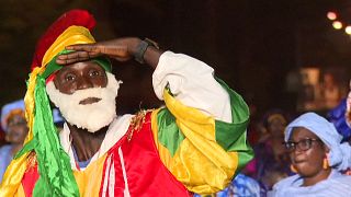 Masken statt Covid: Senegal feiert sich mit "Großem Karneval“