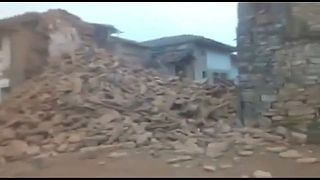 El sismo provocó derrumbes de viviendas en varias localidades de Perú y de Ecuador