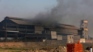 تصاعد الدخان من مصنع للصلب في لاهور، باكستان، الاثنين 22 نوفمبر 2021