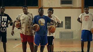 Italia permite jugar en la liga nacional al equipo de jugadores de origen africano Tam Tam Basket