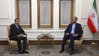 O diretor da AIEA, Rafael Mariano Grossi, reunido com o chefe da diplomacia iraniana em Teerão (arquivo)