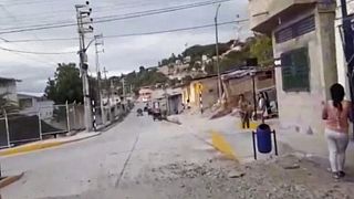 Συντρίμμια στους δρόμους στην πόλη Μπάγκουα του Περού μετά τον ισχυρό σεισμό
