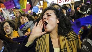 Demonstráció a nők elleni erőszak napján Isztambulban