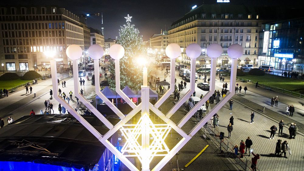 giant-jewish-menorah-lights-up-the-start-of-hanukkah-in-berlin