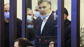 Saakashvili apresenta-se em Tribunal e lamenta erro cometido quando era Presidente