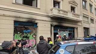 L'edificio andato in fiamme a Barcellona