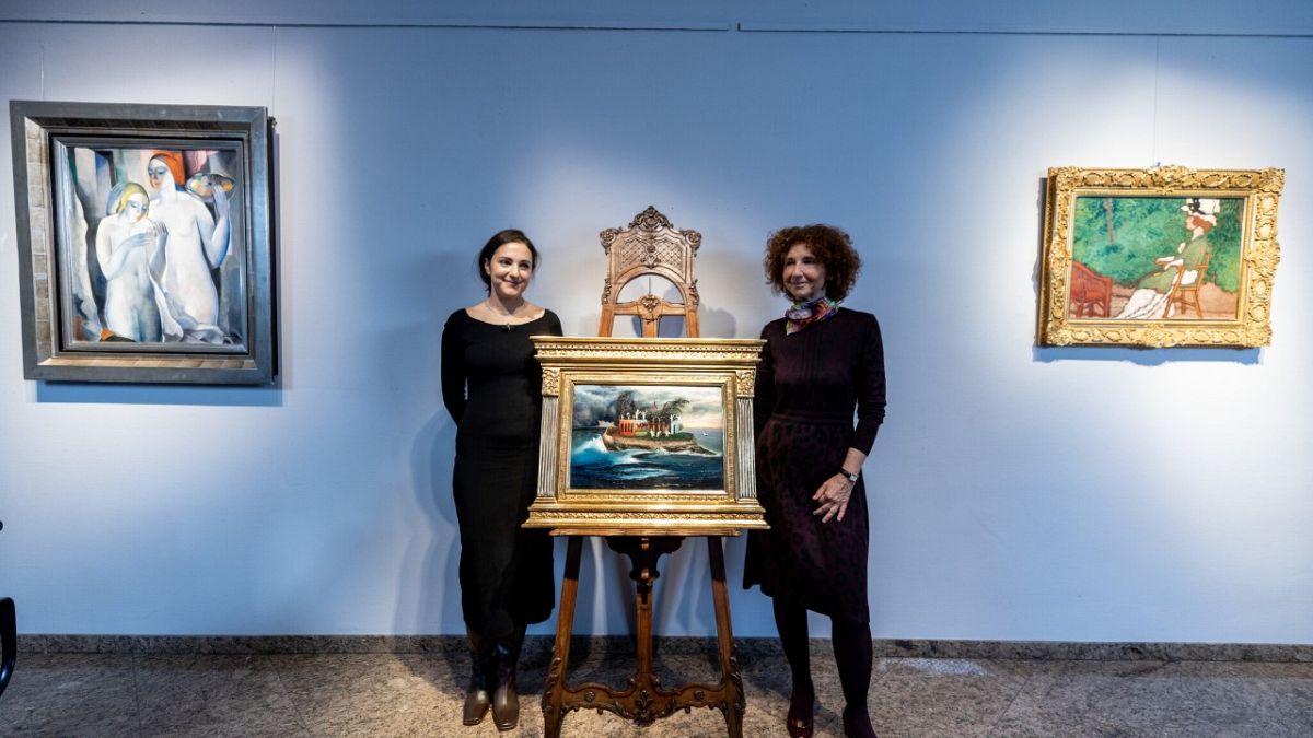 Kelen Anna és Virág Judit a képek bemutatóján