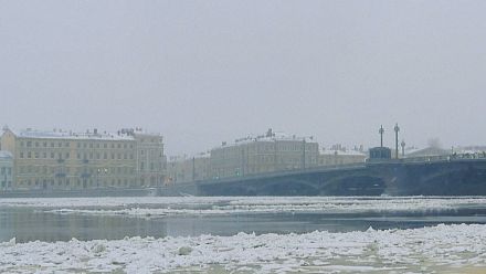 Saint Petersburg turns white after a night of heavy snowfall
