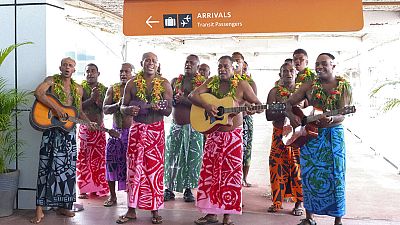 Les Fidji ont accueilli mercredi leurs premiers touristes depuis plus de 600 jours, après avoir décidé de rouvrir leurs portes, 1er décembre 2021