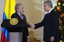 Le Secrétaire général des Nations Unies, Antonio Guterres et le Président colombien, Ivan Duque, célébrant les 5 ans de l'accord de paix avec les FARC, Bogota, 24/11/2021
