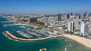 مدينة تل أبيب على البحر المتوسط في إسرائيل-18 مايو 2021