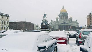 الثلج يغطي سانت بيترسبورغ