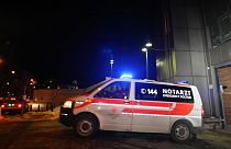 Archives : ambulance à l'extérieur d'un hôpital autrichien - le 17/02/2012