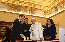 البابا فرنسيس يبدأ في قبرص زيارة تتمحور حول المهاجرين والحوار المسيحي