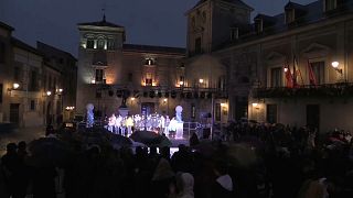 La fiesta de las luces judía se celebró al lado de la Plaza Mayor de la capital de España.