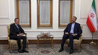 رئيس الوكالة الدولية للطاقة الذرية  رافائيل ماريانو غروسي ووزير الخارجية الإيراني حسين أميرآبد اللهيان في طهران، إيران.