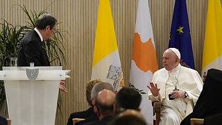 Der Papst traf in der Republik Zypern zunächst Präsident Nicos Anastasiades