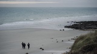 The UK announces a reform in the handling of people arriving across the English Channel in small boats.