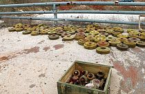 15 febbraio 2020: mine antiuomo vengono raccolte dalle truppe di ingegneria siriane dall'autostrada M5, riconquistata dalle governative ad Aleppo, in Siria