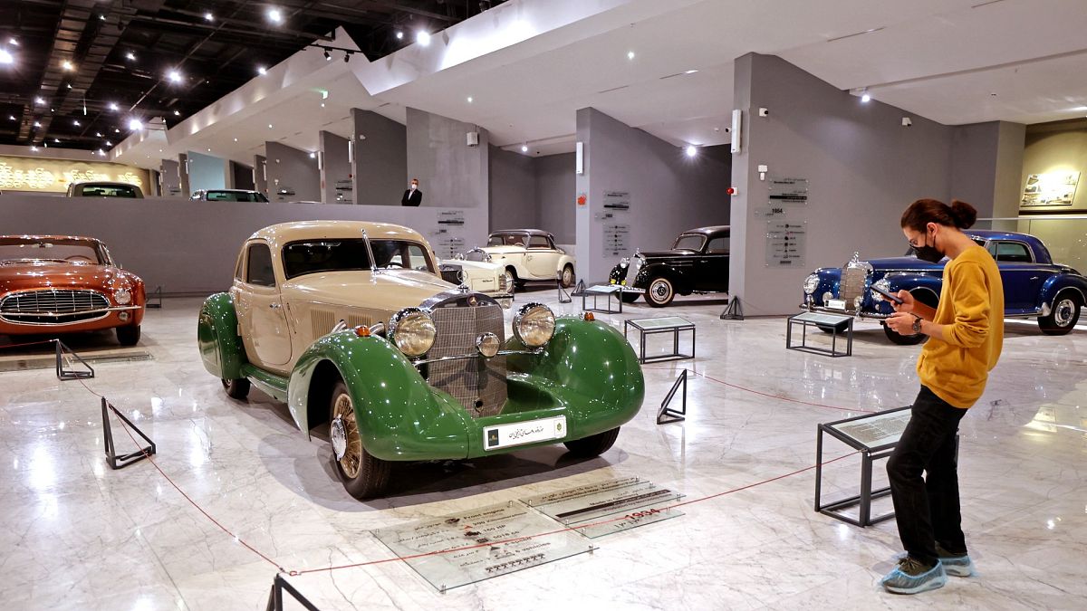 İran Tarihi Otomobiller Müzesi'ni 3 haftada 20 bini aşkın kişi ziyaret etti.