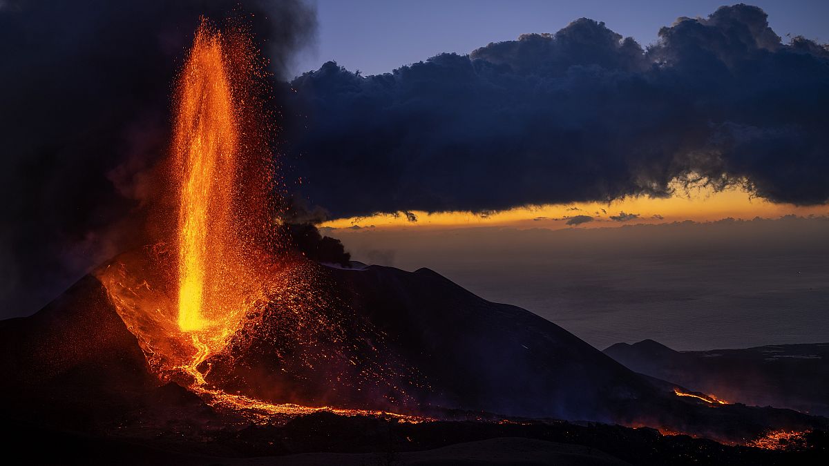Die Lava auf La Palma gefährdet den Ort La Laguna
