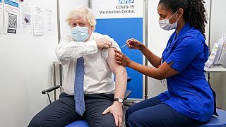 Primeiro-ministro britânico recebe dose de reforço num hospital do centro de Londres