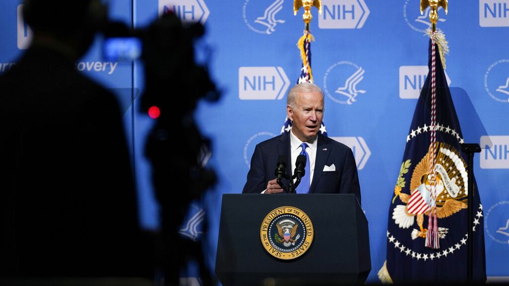 Biden asks the country to unite and get vaccinated to stop the spread of omicron