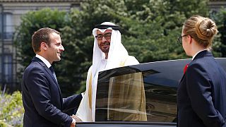 Fransa Cumhurbaşkanı Emmanuel Macron ve bu Dhabi veliahtı Mohamed bin Zayed Al Nahyan