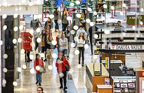 26 novembre 2021: clienti passeggiano nel giorno del black friday in un centro commerciale in Pennsylvania, USA