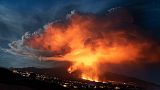 O vulcão continuua a iluminar as noites de La Palma
