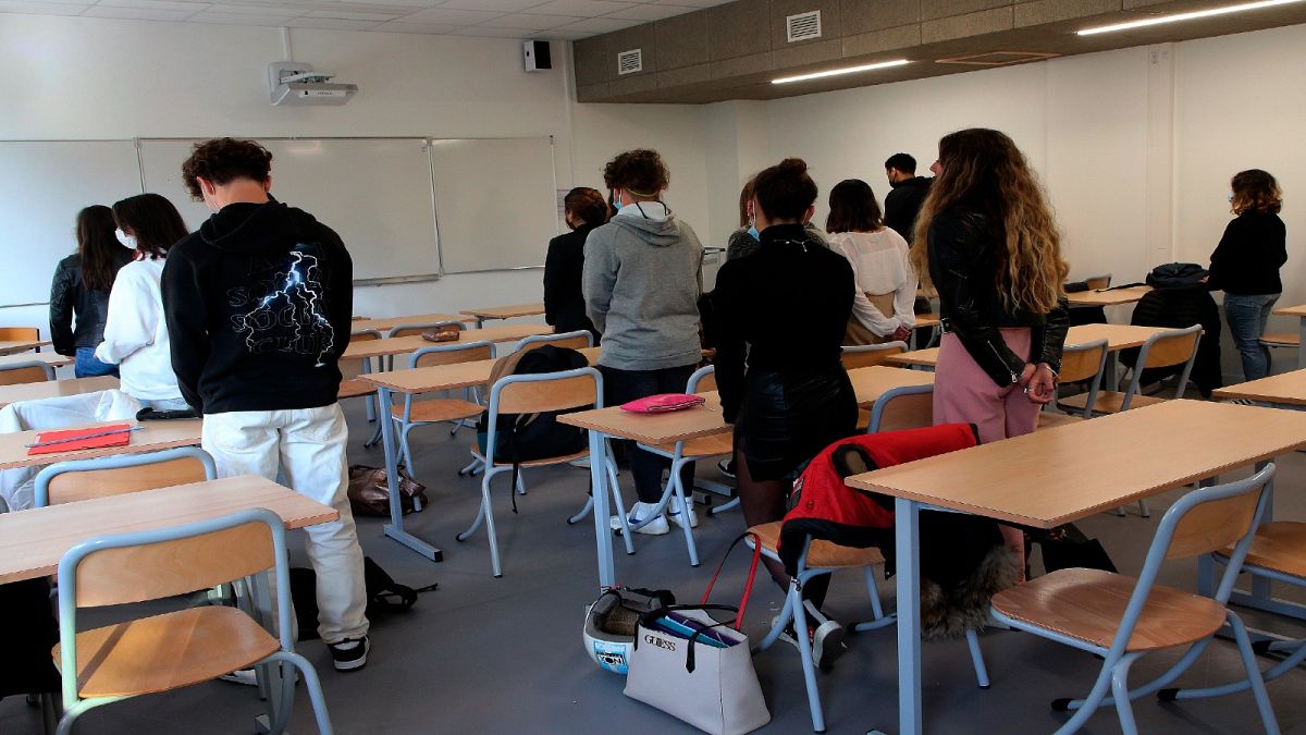 البرلمان الفرنسي يصادق على مشروع قانون يجرّم التنمر في المدارس ويوفر تدريبًا إضافيًا للمعلمين