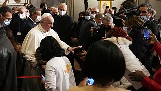 Der Papst beim Treffen mit Migranten in der Heiligkreuzkirche in Nikosia