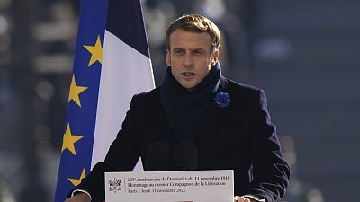 Emmanuel Macron francia elnök beszédet mond Párizsban, novemberben