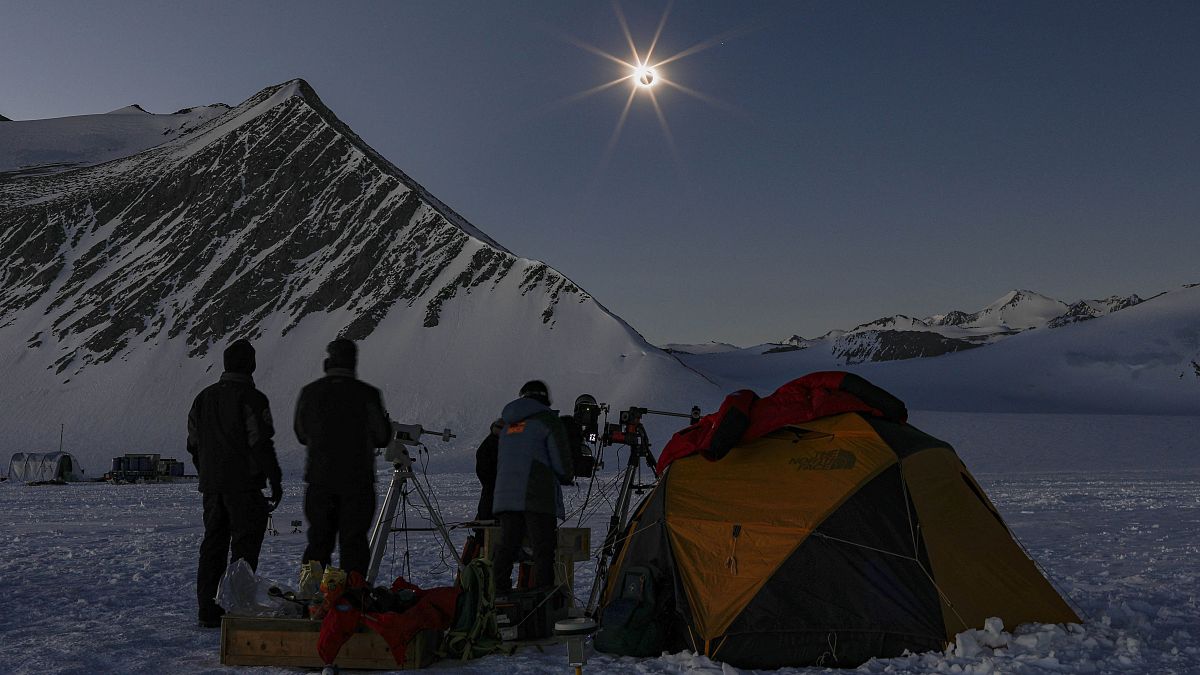 Cientistas chilenos e norte-americanos observam eclipse no Gaciar União