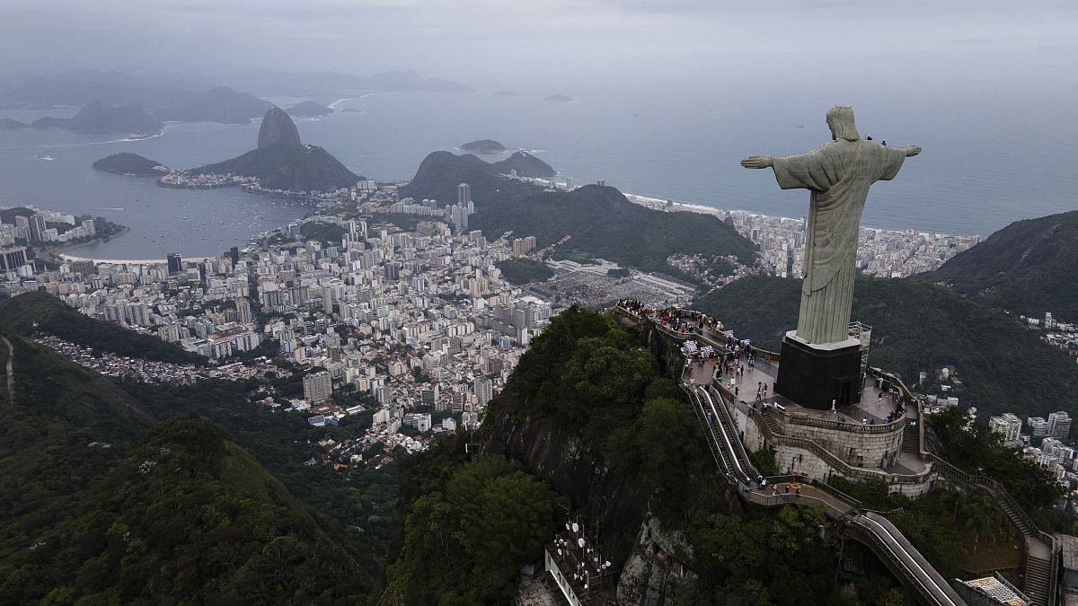 تمثال "المسيح الفادي" الضخم المشرف على ريو دي جانيرو