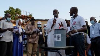 Présidentielle en Gambie : fin du 1er tour et début du dépouillement