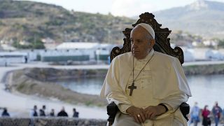 البابا فرنسيس في مخيم المهاجرين في جزيرة ليسبوس اليونانية