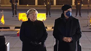 Angela Merkel und Ehemann Joachim Sauer beim Zapfenstreich für die scheidende Bundeskanzlerin