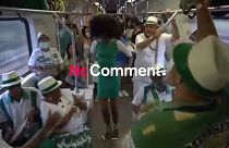 تصاویری از «قطار سامبا» در برزیل؛ رقص و آواز برغم نگرانی‌ها از اومیکرون