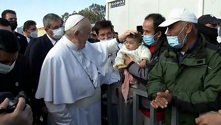 Pope greets, chats with migrant families in Lesbos