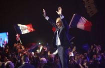 اریک زمور، نامزد راست افراطی انتخابات ریاست جمهوری فرانسه در میان هوادارن خود در ویلپنت