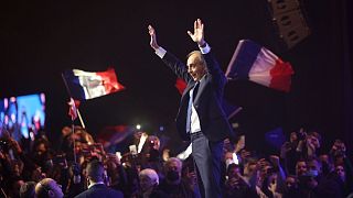 اریک زمور، نامزد راست افراطی انتخابات ریاست جمهوری فرانسه در میان هوادارن خود در ویلپنت