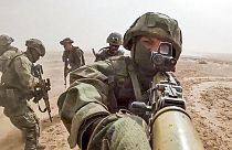 Gyakorlatozik az orosz sereg Tádzsikisztánban 2021 október 22-én
