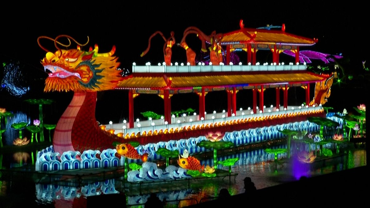 The show is designed to take you on a spectacular journey, depicting Chinese history and folklore