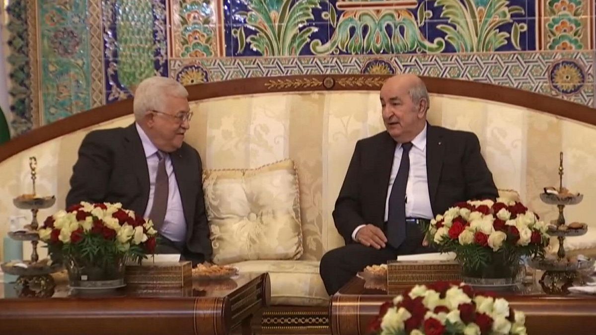 الرئيس الجزائري عبد المجيد تبون يستقبل رئيس السلطة الفلسطينية محمود عباس